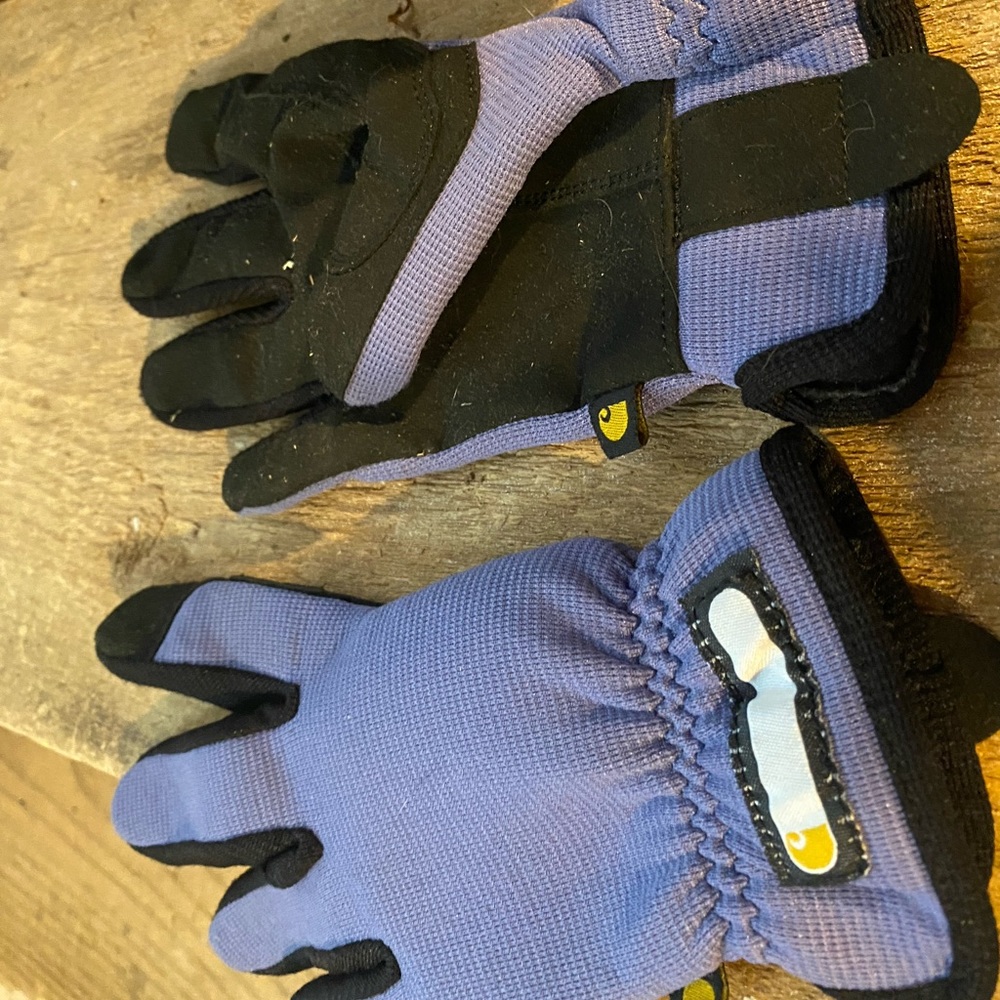 Womens carhartt gloves, size small. Purple&black color